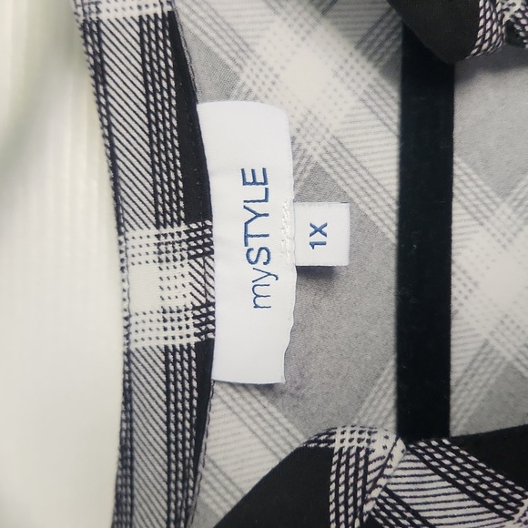 Plaid Stretchy Button Up Top - Picture 7 of 7